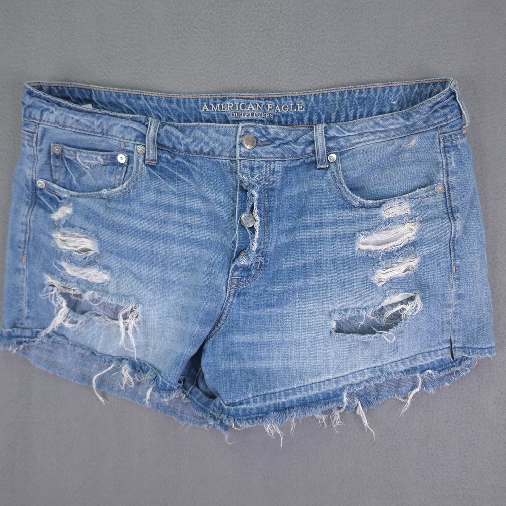 American Eagle Tomgirl Midi Shorts Distressed Light Wash Size 16 Cotton Denim